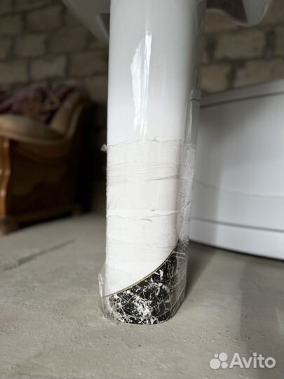 Раковина с ножкой