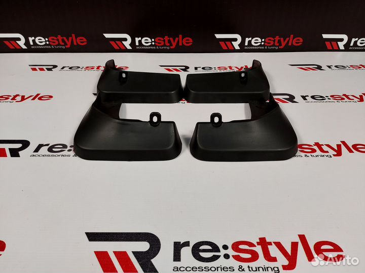 Брызговики Toyota Camry 50 1м 11-14г Черные