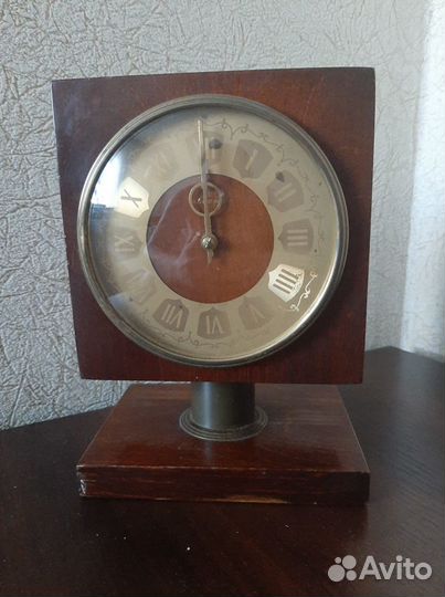 Настольные часы