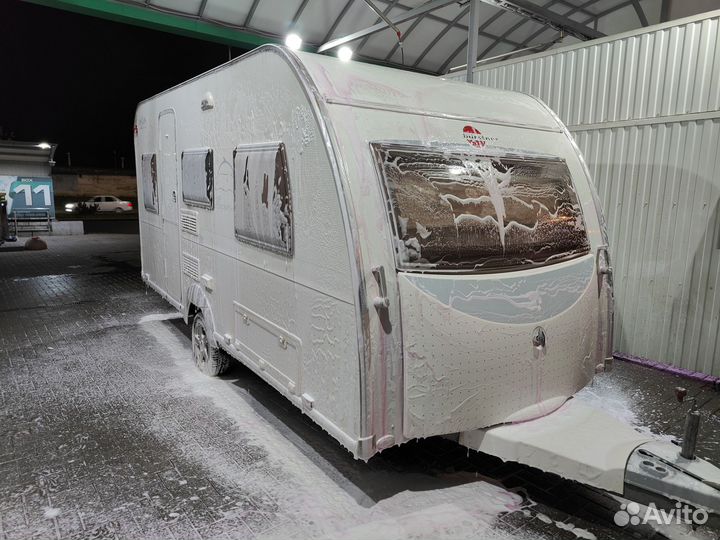 Полуинтегрированный Buerstner Delfin T, 2009