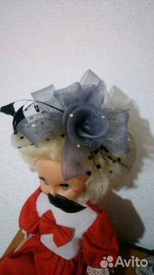 Ободок из фатина с перьями