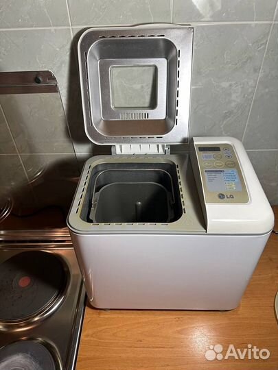 Автоматическая хлебопечь LG HB-1051CJ