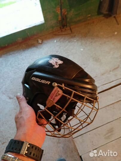Продам шлем хоккейный на малыша