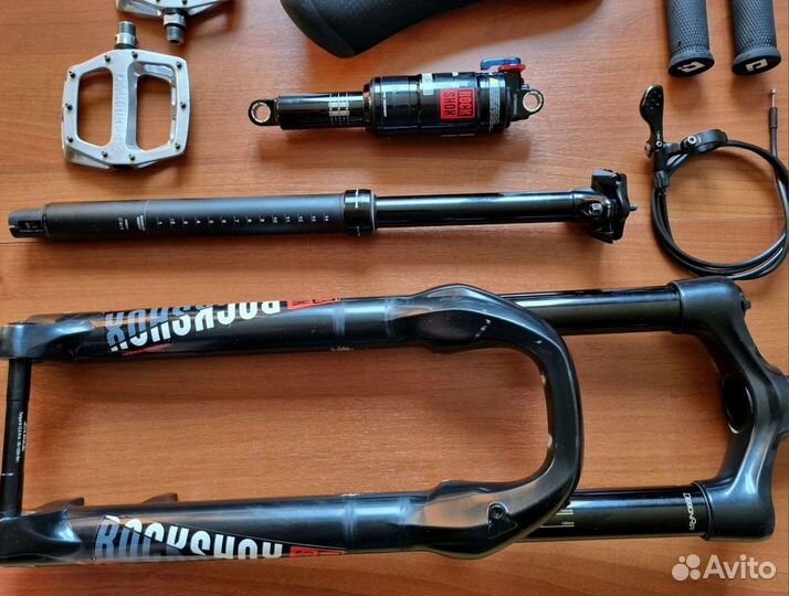 Вилка 27.5 Rock Shox Yari Аморт Monarch Debon