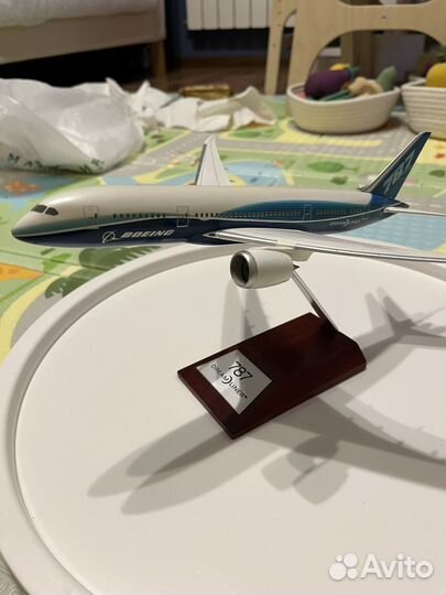 Модель самолета boeing 787 dreamliner