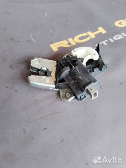 Замок багажника Audi A6 C7 ccaa 2011