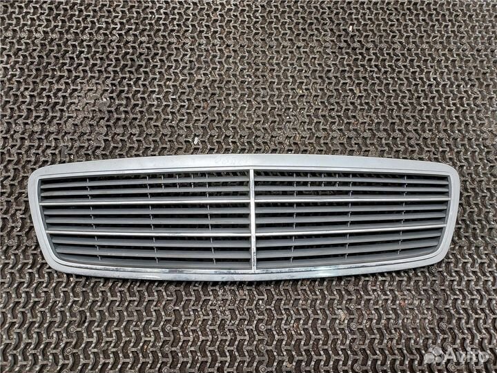 Решетка радиатора Mercedes C W203, 2003
