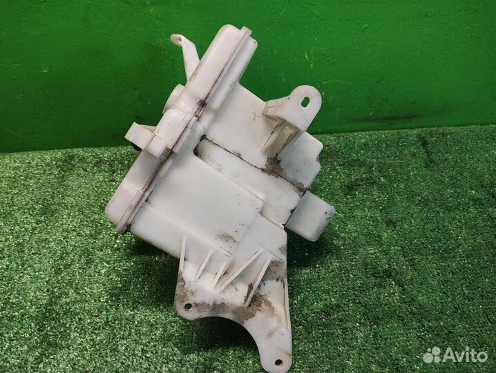 Бачок омывателя Toyota Auris E150 2009