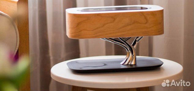 Лампа настольная и зарядка на айфон, колонка
