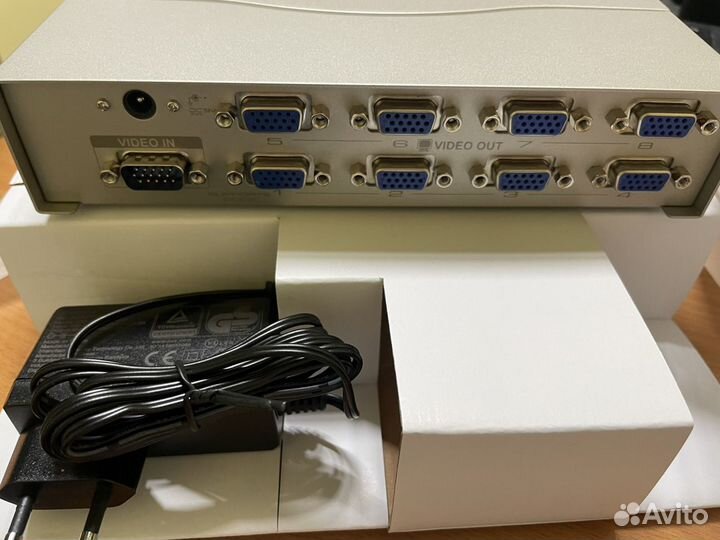 Vga сплиттер aten vs-98a на 8 портов