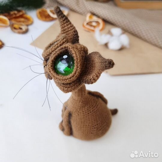 Кот с зелеными глазами интерьерная игрушка