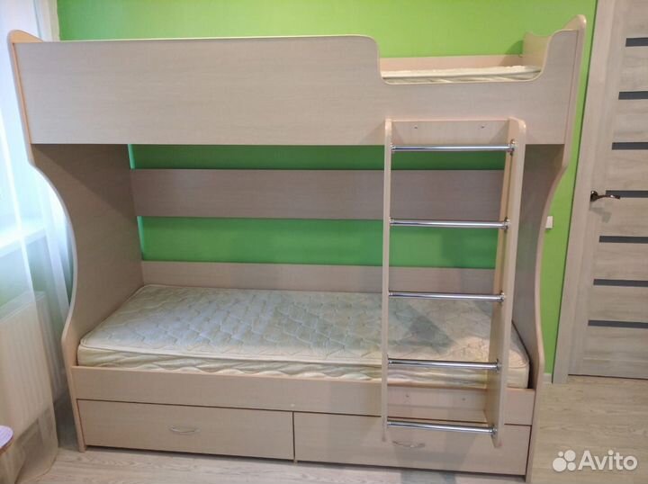 Продам двухъярусную кровать