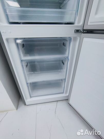 Холодильник Hisense No Frost, как новый