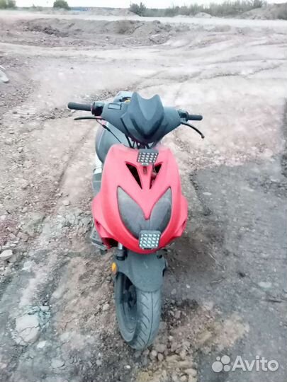 Продам скутер Omaks