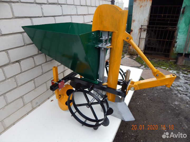 Картофелесажалка для мотоблока