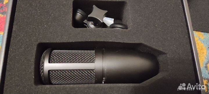 Студийный микрофон akg p120