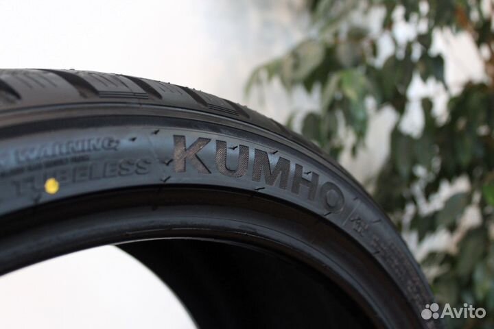 Kumho WinterCraft WP72 255/35 R21 98W