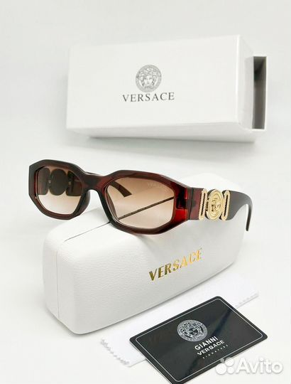 Солнцезащитные очки Versace