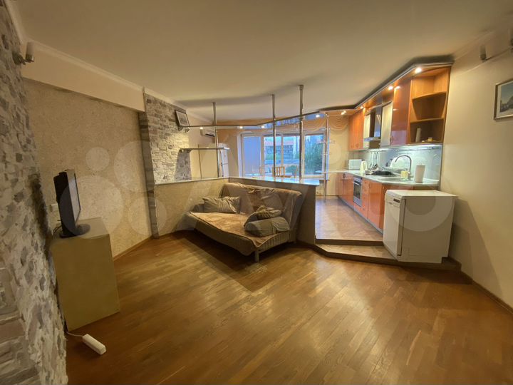 2-к. квартира, 65 м², 4/9 эт.