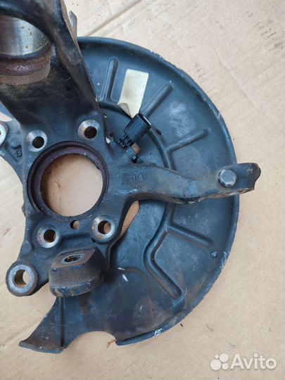 Кулак поворотный передний правый VW Caddy 3