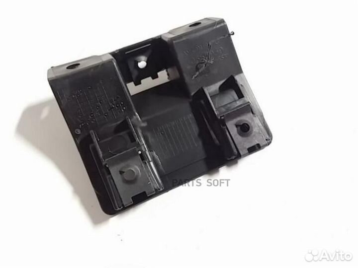 Volvo 30657220 Кронштейн крепления спойлера бампер