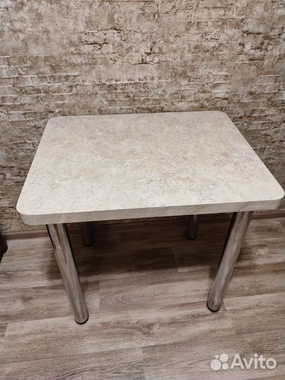 Кухонный стол