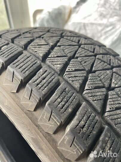 Зимние шины Bridgestone 215/60R17