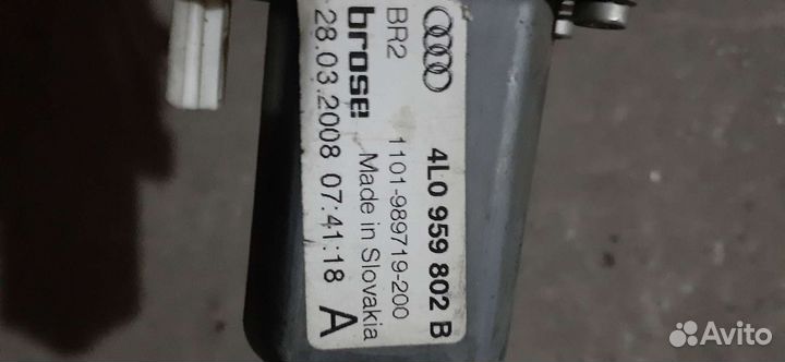 Audi q7 моторчик стеклоподъемника задний правый