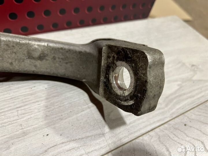 Кулак поворотный левый Mercedes-Benz C-Class W205