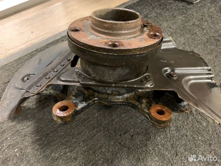 Кулак поворотный со ступицей Bmw X5 E53 3.0D M57