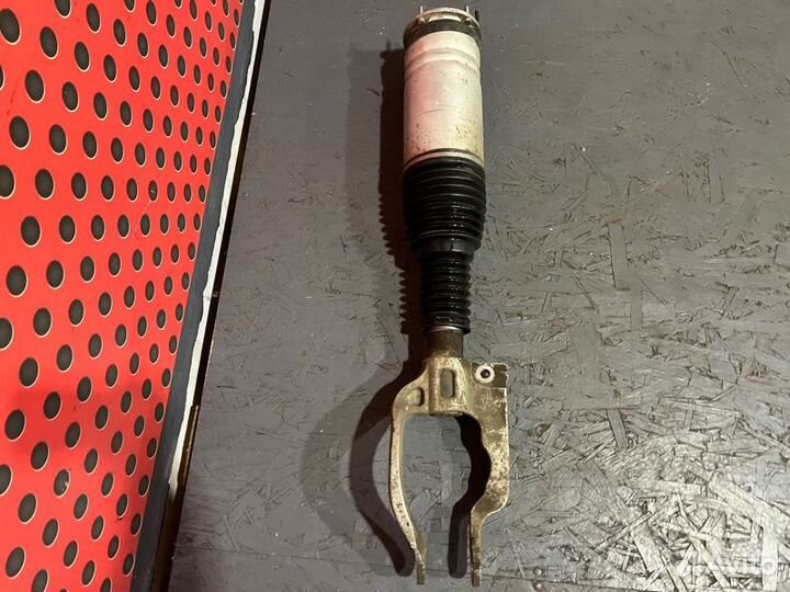 Амортизатор передний левый Land Rover Range Rover