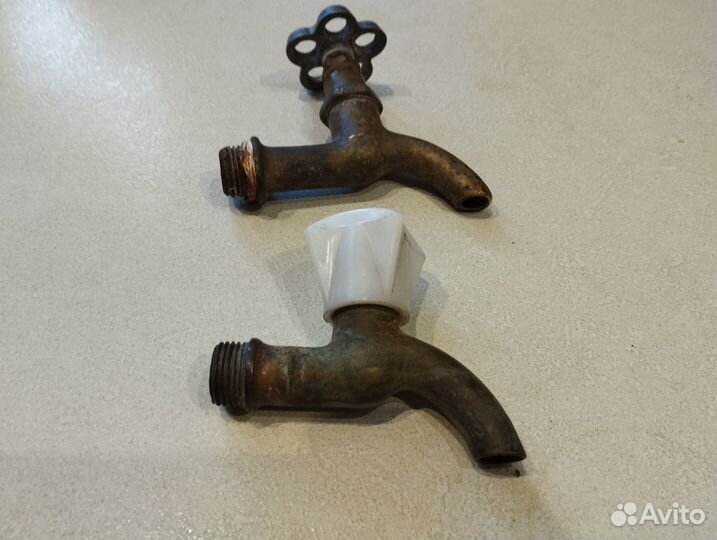 Старинный водопроводный кран
