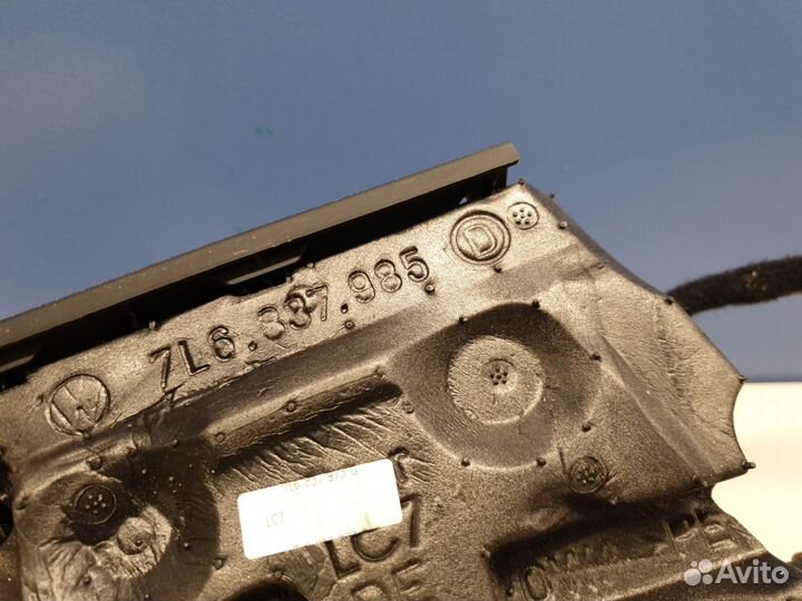 Крышка зеркала внутренняя левая Volkswagen Touareg