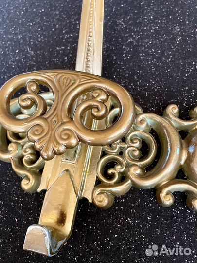 Вешалка настенная металлическая