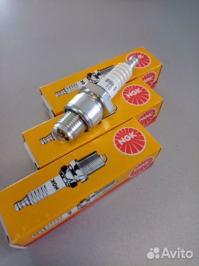 Свечи NGK B8HS-10 Комплект 3