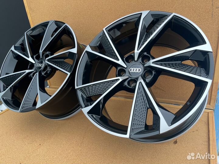 Диски R17 Audi RS-2 жабры черные