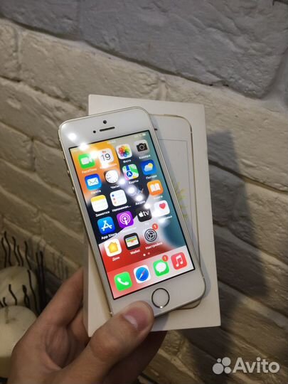 iPhone SE, 32 ГБ