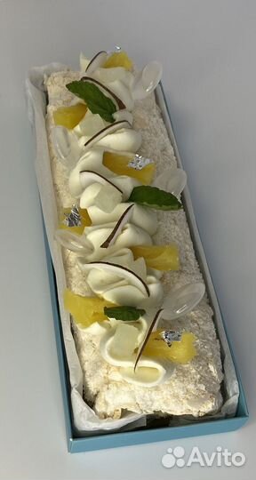 Меренговый рулет и Макарон