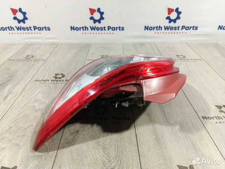 Фонарь наружный задний правый Toyota Auris (E150)