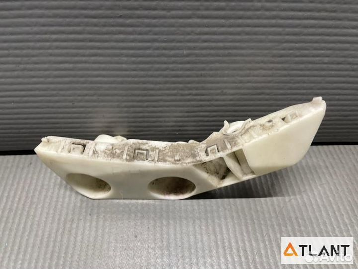 Крепление бампера передняя правая nissan fuga