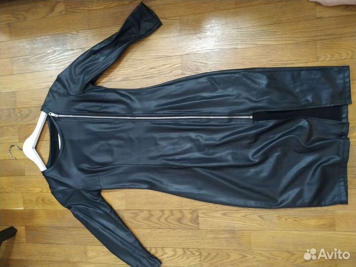 Платье и тянущегося материала, внешне похожего на