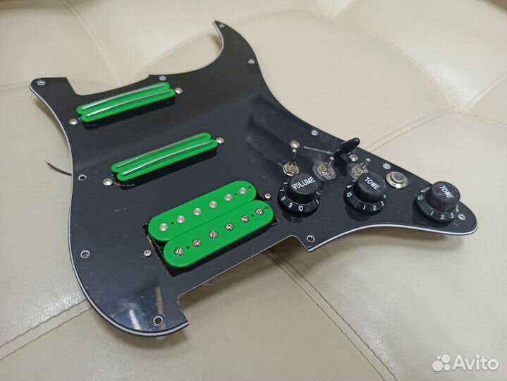 Пикгард на стратокастер H-H-H с рельсами