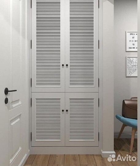 Встроенные шкафы с жалюзийными фасадами