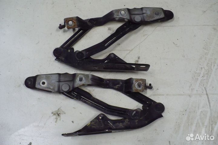 Петли капота Ауди TT 8N0823301