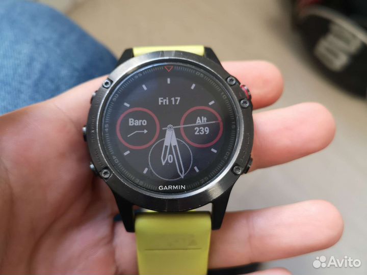 Garmin Fenix 5 Sapphire и титановым ремешком