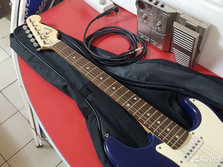 Электрогитара Fender Squier Bullet Strat + педаль