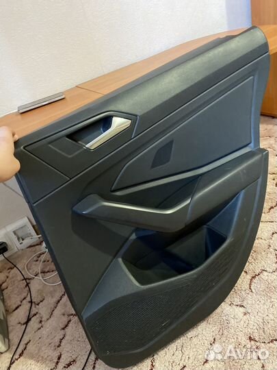 Обшивка задней двери Volkswagen Jetta 7