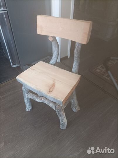 Стул из сухостойной древесины