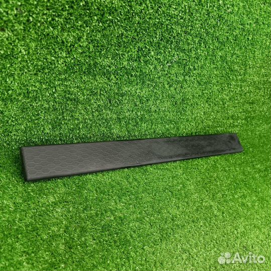 Накладка внутренняя на порог передняя левая