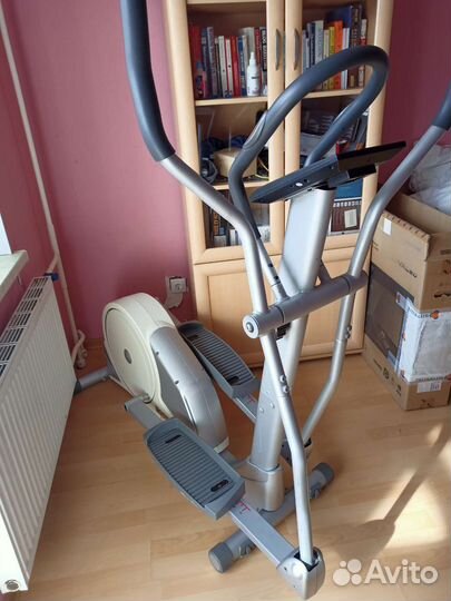 Эллиптический тренажер Care, панель неисправна